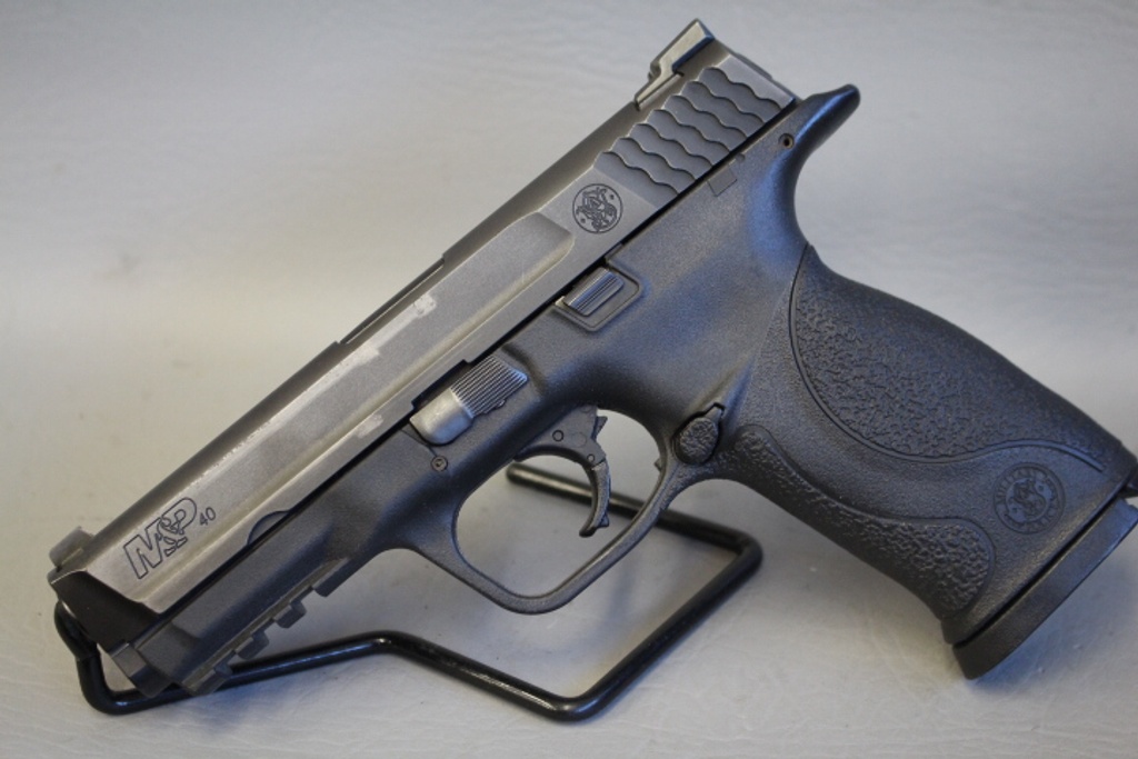 **POLICE TRADE** SMITH & WESSON M&P40 1.0 40 S&W 1 MAG & CASE